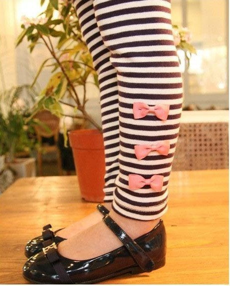 Girl 2 Piece Set With A Bow-