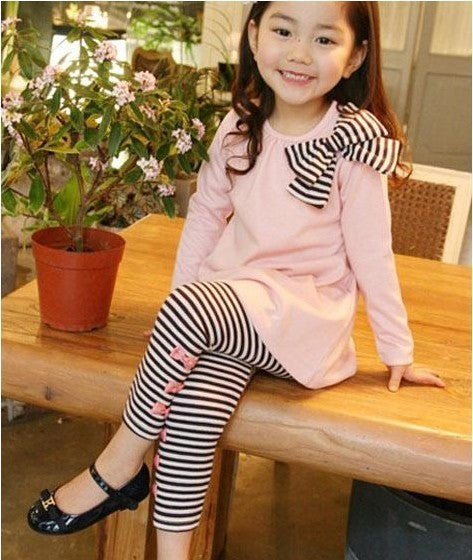 Girl 2 Piece Set With A Bow-