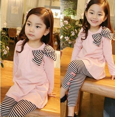 Girl 2 Piece Set With A Bow-